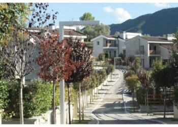 Sherr masiv te Long Hill Residencë, ka të lënduar