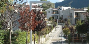 Sherr masiv te Long Hill Residencë, ka të lënduar