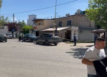 Sherr te zyra e PSD në Tiranë, policia thotë se u gjetën fishekë