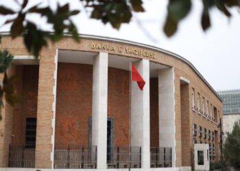 Ngrije, ngrije, ngrije! Ule ule ule …se na vdiq!