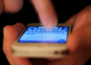 Shqiptarët harxhojnë 4.5% të të ardhurave vjetore për komunikimin me celular