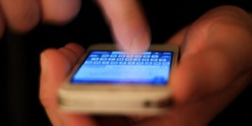 Shqiptarët harxhojnë 4.5% të të ardhurave vjetore për komunikimin me celular