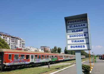 Qeveria përzgjedh kompaninë që do të projektojë hekurudhën Rrogozhinë-Vlorë