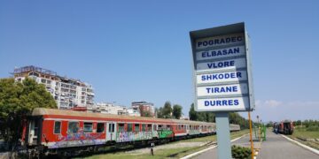 Qeveria përzgjedh kompaninë që do të projektojë hekurudhën Rrogozhinë-Vlorë