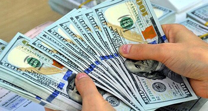 KURSI/ Dollari amerikan zbret në nivelet më të ulta në dekada ndaj lekut