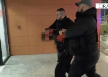 Jamie anglezi dhe Xhoni shqiptari