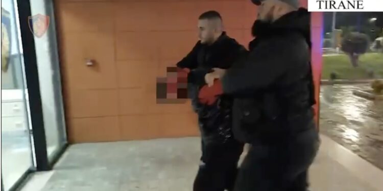 Jamie anglezi dhe Xhoni shqiptari