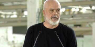 Rama prezanton planin për prodhimin e mjeteve ushtarake te ish-Uzina e Autotraktorëve