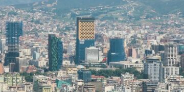 Një kompani ndërtimi e përfshirë në pastrim parash, shqiptarja bleu truallin 90 000 euro dhe e shiti 2.2 milion euro