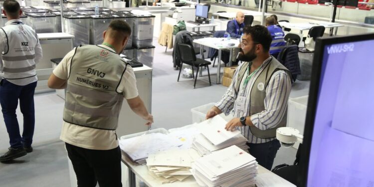 Numërohen 75% e kutive, PS siguron 82 mandate, PD mbetet me 52: Si ndahen mandatet në 12 qarqe