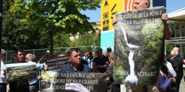 Artur Kadareja dhe Mezan Malaj në qendër të akuzave për tharjen e ujit të mirditorëve