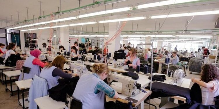 Të rinjtë lënë Shqipërinë në kërkim të një të ardhmeje më të qëndrueshme