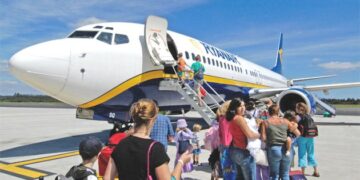 A e keni pyetur ndonjëherë veten se përse hipim në avion gjithnjë nga ana e majtë e tij?