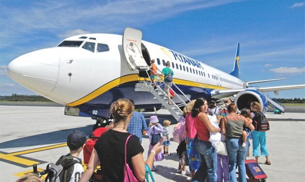 A e keni pyetur ndonjëherë veten se përse hipim në avion gjithnjë nga ana e majtë e tij?