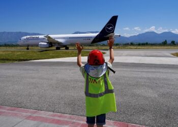 Fëmijët “pushtojnë” Aeroportin e Ndërkombëtar të Tiranës për 1 Qershor
