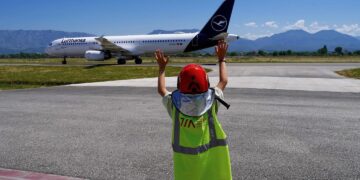Fëmijët “pushtojnë” Aeroportin e Ndërkombëtar të Tiranës për 1 Qershor