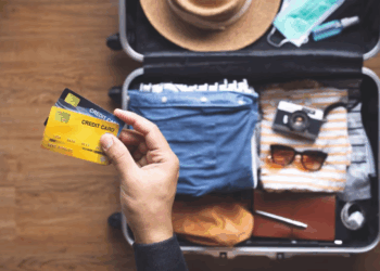 Monedhë vendase apo valutë ndërkombëtare kur udhëtoni, cila është zgjedhja më e mirë?