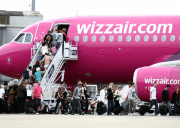 Avion me probleme teknike, Wizz Air mban “peng” 30 orë pasagjerët: Ju jeni prioriteti ynë