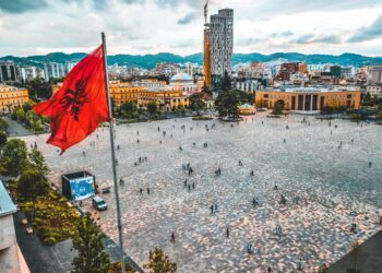 Shqipëria po plaket me ritme të frikshme, mosha mesatare shkon mbi 44 vjeç