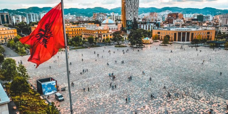 Shqipëria po plaket me ritme të frikshme, mosha mesatare shkon mbi 44 vjeç