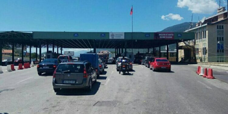 Dokumentet që duhet të keni me vete nëse udhëtoni me makinë jashtë Shqipërisë