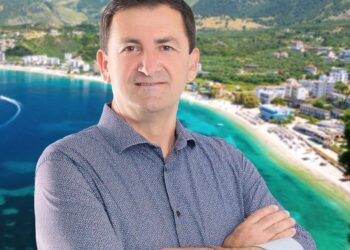 Himara nën pushtetin e betonit masiv, Vangjel Tavo ngre katet