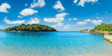 Kërkohen punonjës me paga deri 250 000 lekë në bregdet