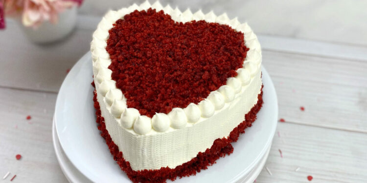 Boja e kuqe që ngjyros tekstilet hidhet në ëmbëlsira, rrezikohet shëndeti i konsumatorit