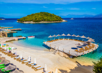 Industria e turizmit në Shqipëri po lulëzon, por me ç’kosto?