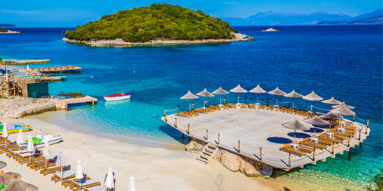 Industria e turizmit në Shqipëri po lulëzon, por me ç’kosto?