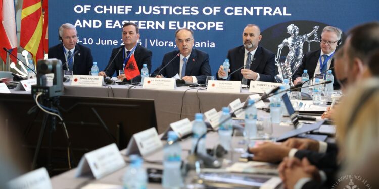 Begaj në Konferencën e Kryetarëve të Gjykatave të Larta të Evropës Qendrore dhe Lindore: Të ulet numri i dosjeve!