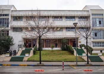 Përplasje “elefantësh” për 5 milionë euro tenderë te AKSHI pasi Gerond Meçe i çon të gjithë “në gjyq”, rivaliteti me Ermal Beqirin