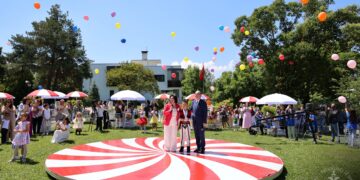 “Kam në zemër shqiptarinë”, Presidenti Begaj dhe Zonja e Parë festojnë 1 Qershorin me fëmijë nga të gjitha trevat shqiptare