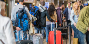 Lajm i keq për pasagjerët, pritje deri në 4 orë dhe kompania ajrore nuk ka detyrim dëmshpërblimin: Çfarë ka ndryshuar