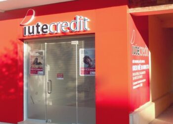 Mashtrimi me kreditë në Lezhë ngre shqetësime serioze mbi praktikat e shqyrtimit të aplikimeve online nga mikrofinanca