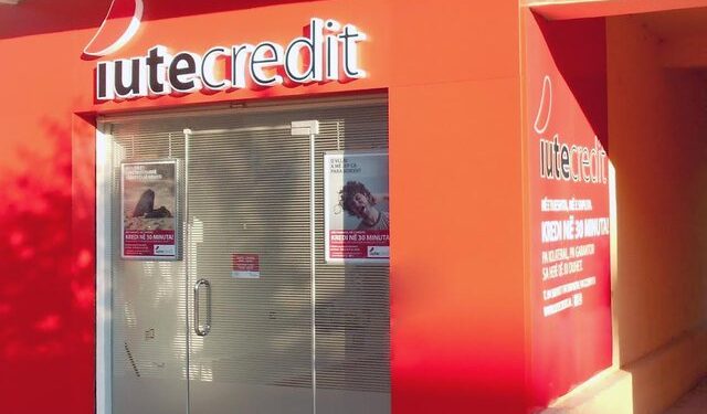 Mashtrimi me kreditë në Lezhë ngre shqetësime serioze mbi praktikat e shqyrtimit të aplikimeve online nga mikrofinanca