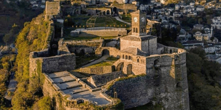 Kalaja e Gjirokastrës në krye të preferencave të vizitorëve të huaj