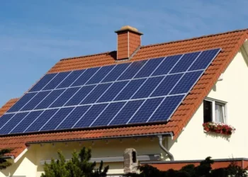 BE grant 50 mln euro për familjet shqiptare që vendosin panele diellore