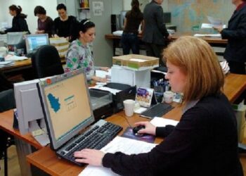 “Oh sa mirë me qenë administratë!” Paga mesatare në Shqipëri kalon 840 euro, kush ka rrogë më të lartë!