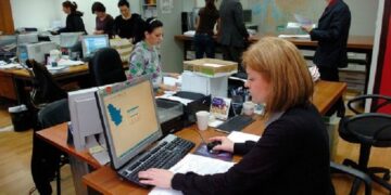 “Oh sa mirë me qenë administratë!” Paga mesatare në Shqipëri kalon 840 euro, kush ka rrogë më të lartë!
