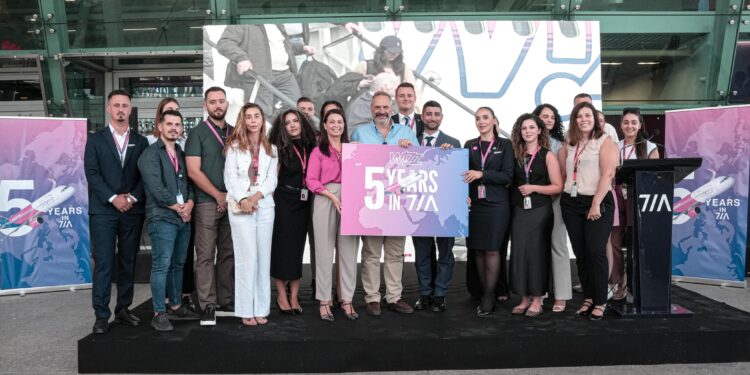 WIZZ AIR shënon 5 vite në Tiranë me destinacione të reja, event festiv dhe promocion të veçantë
