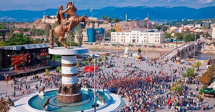 Maqedonia e Veriut shqyrton vendosjen e taksës për beqarët pas rënies drastike të popullsisë