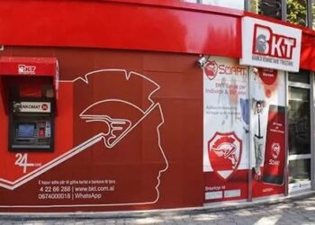Deshton instalimi i sistemit të ri nga Banka Kombëtare Tregtare, kaos në sportele dhe shërbime të paralizuara
