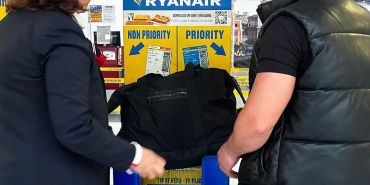 Vendimi i BE, Ryan Air lejon falas çanta 20% më të mëdha në kabinë