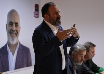 Mazniku njofton ngritjen e Akademisë së Pushtetit Lokal, kush do të futet në “shkollë”