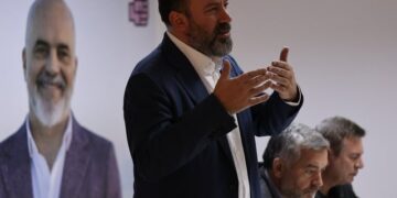 Mazniku njofton ngritjen e Akademisë së Pushtetit Lokal, kush do të futet në “shkollë”