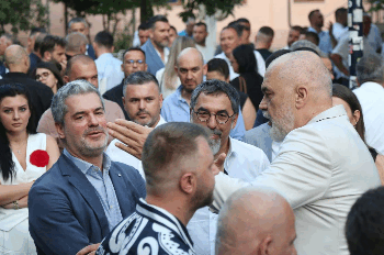 Kush po e tredh Dredhën? Fotovoltaiku 830 hektarë i Kaninës, që futi Bashkinë e Vlorës në shtetrrethim