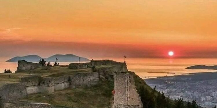 Këshilli Bashkiak i Vlorës tërhiqet nga dhënia për park fotovoltaik e 834 hektarëve në Kaninë pas presionit publik dhe mungesës së pronësisë së qartë