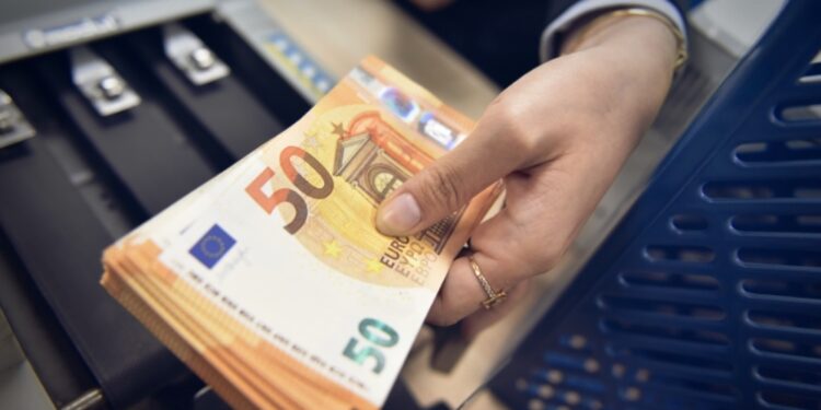 Raporti i kredive me probleme për individët ra në 2.9% vitin e kaluar