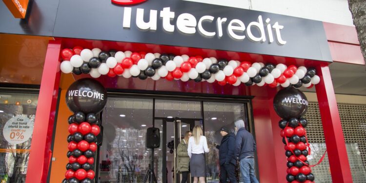 Zgjerohet skandali, pas grave të Lezhës 33-vjeçarja mashtron të afërmën në Tiranë: I mori kartën dhe aplikoi për kredi te IUTE Credit